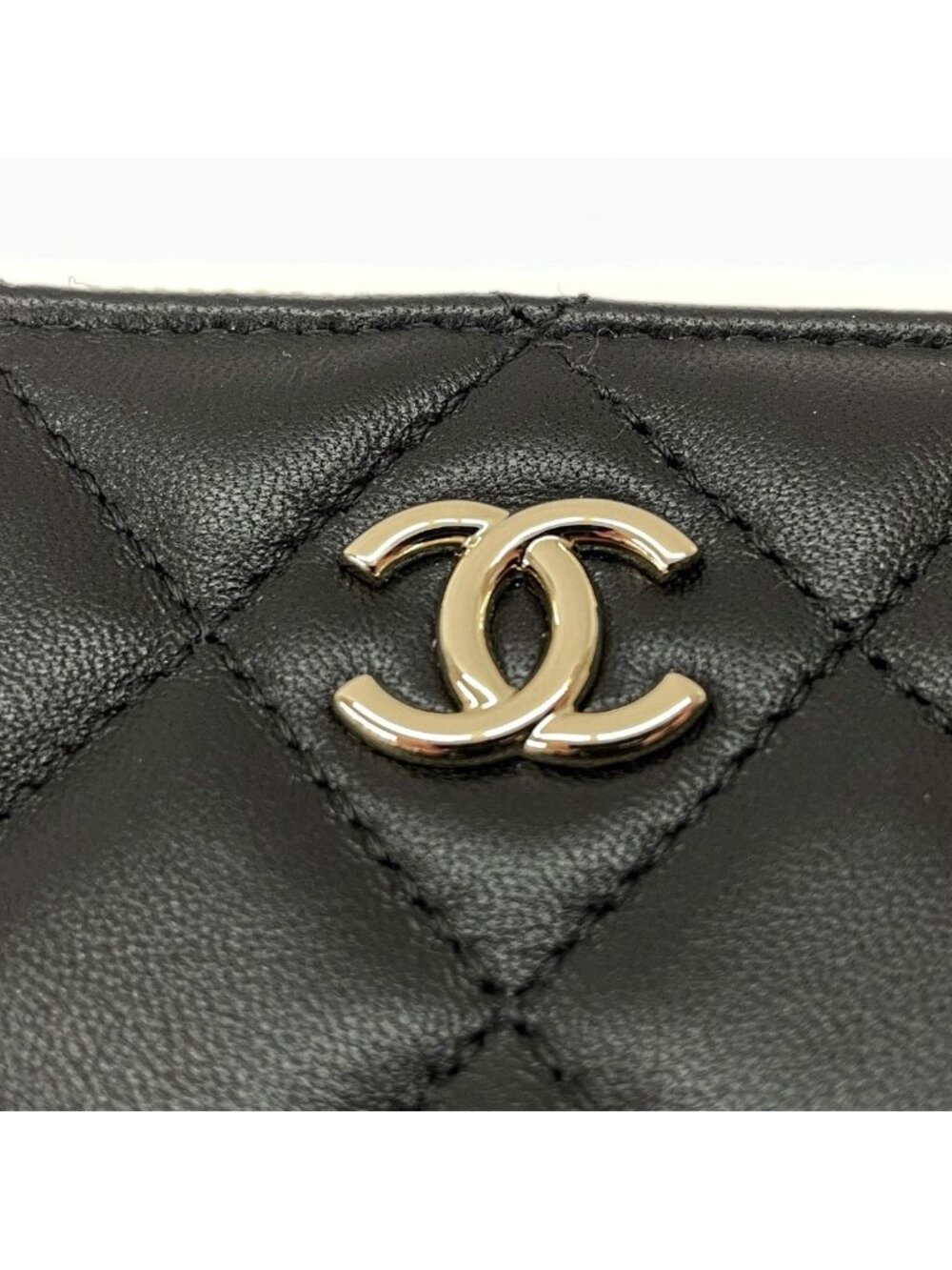 Chanel Quilted CC Logo Flat Pouch Lambskin Black - Picture 4 of 10
